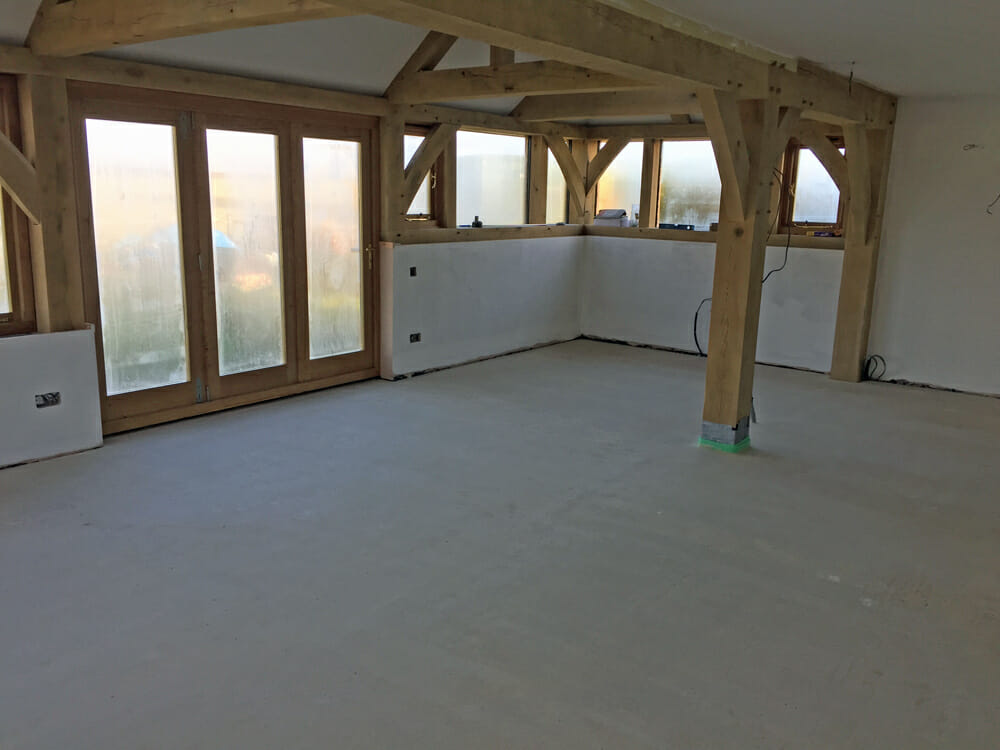Liquid screed underfloor heating
